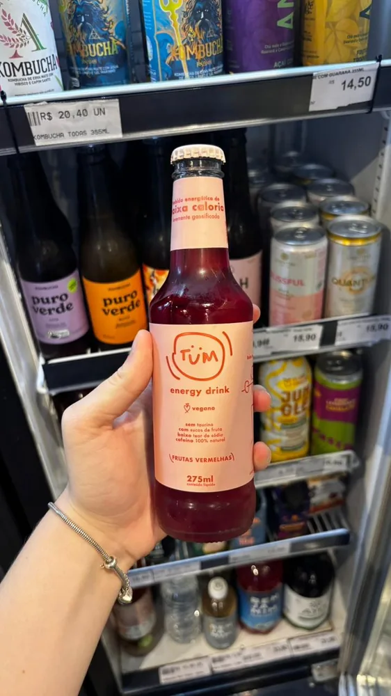 Tûm energético natural de frutas vermelhas vegano