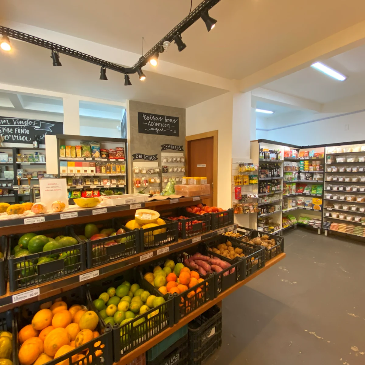 Hortifruti orgânico selecionado no Emporium Lia Toss